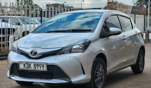 Toyota Vitz 1.3 FWD 5dr 2015 Silver