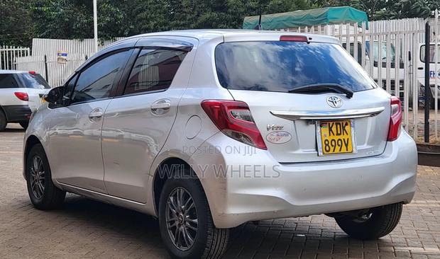 Toyota Vitz 1.3 FWD 5dr 2015 Silver