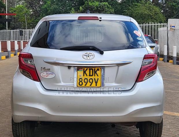 Toyota Vitz 1.3 FWD 5dr 2015 Silver
