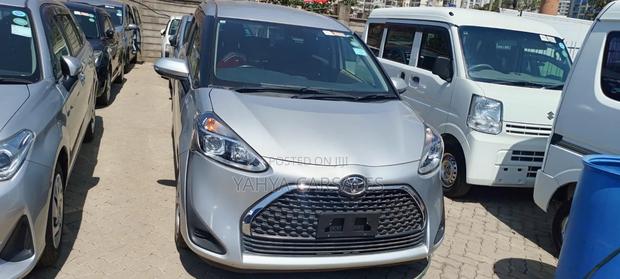 Toyota Sienta 2019 Silver