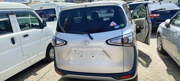 Toyota Sienta 2019 Silver