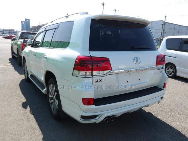 Toyota Land Cruiser 4.6 V8 ZX 2020 White