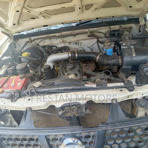 Nissan Hardbody 2002 White