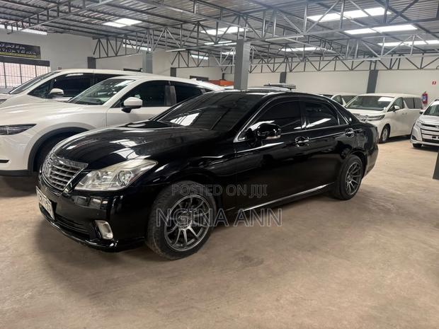 Toyota Crown 2012 Black