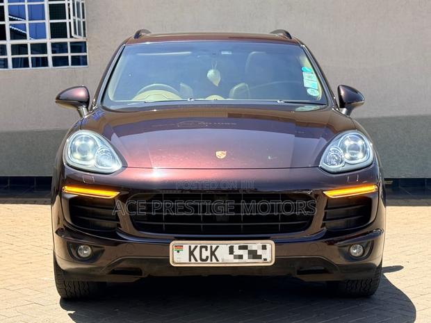 Porsche Cayenne 2016 Brown