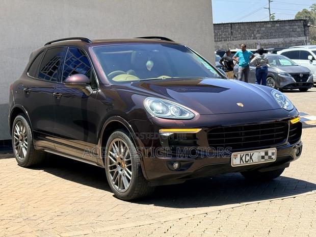 Porsche Cayenne 2016 Brown