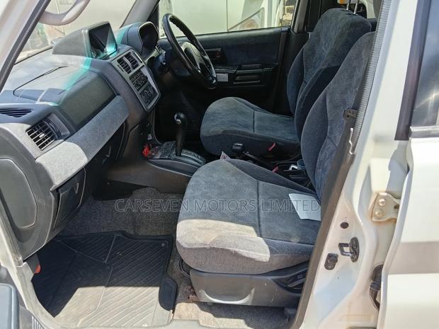 Mitsubishi Pajero 2001 White