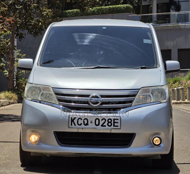 Nissan Serena 2011 Silver