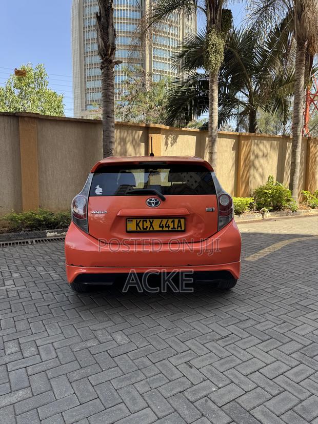 Toyota Aqua 2012 Orange