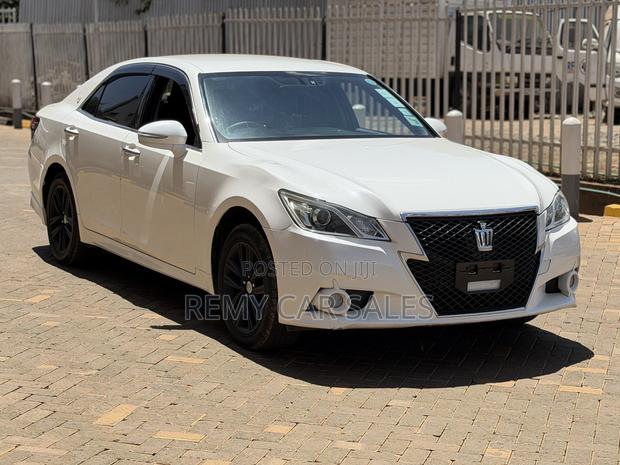 Toyota Crown 2015 White