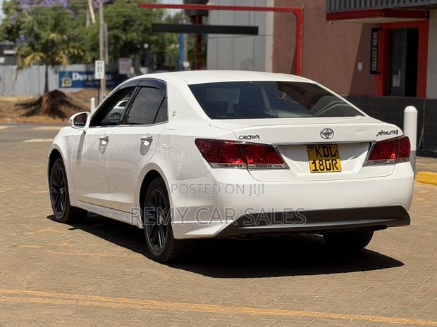 Toyota Crown 2015 White