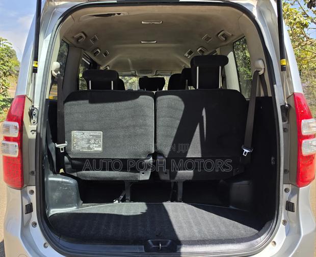Toyota Noah 2012 Silver