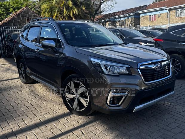 Subaru Forester Premium AWD 2019 Gray