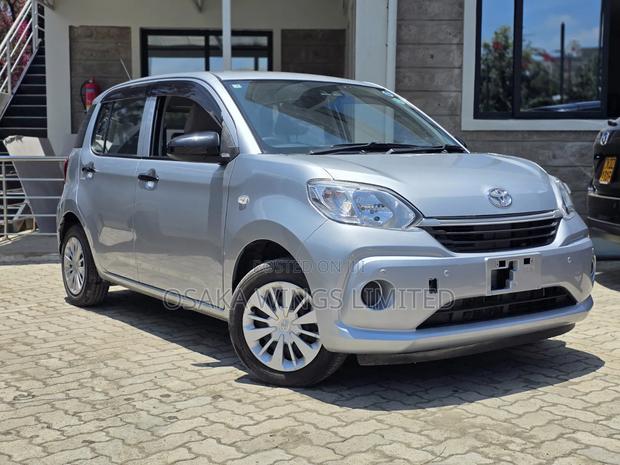 Toyota Passo 1.0 FWD 2019 Silver
