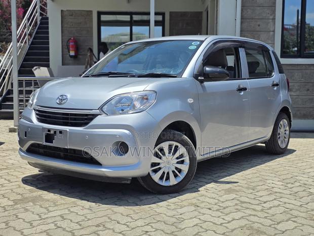 Toyota Passo 1.0 FWD 2019 Silver