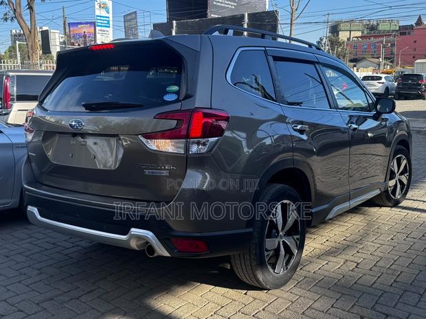 Subaru Forester Premium AWD 2019 Gray