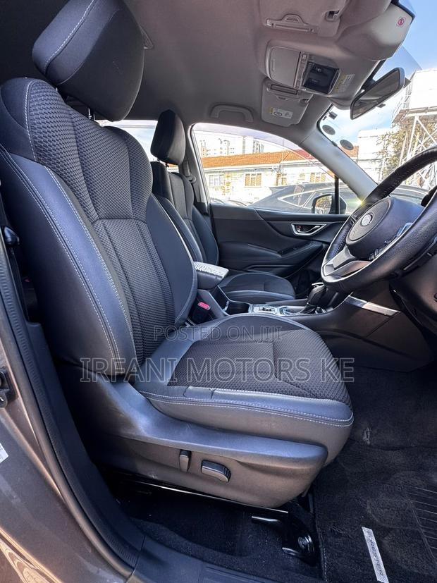 Subaru Forester Premium AWD 2019 Gray