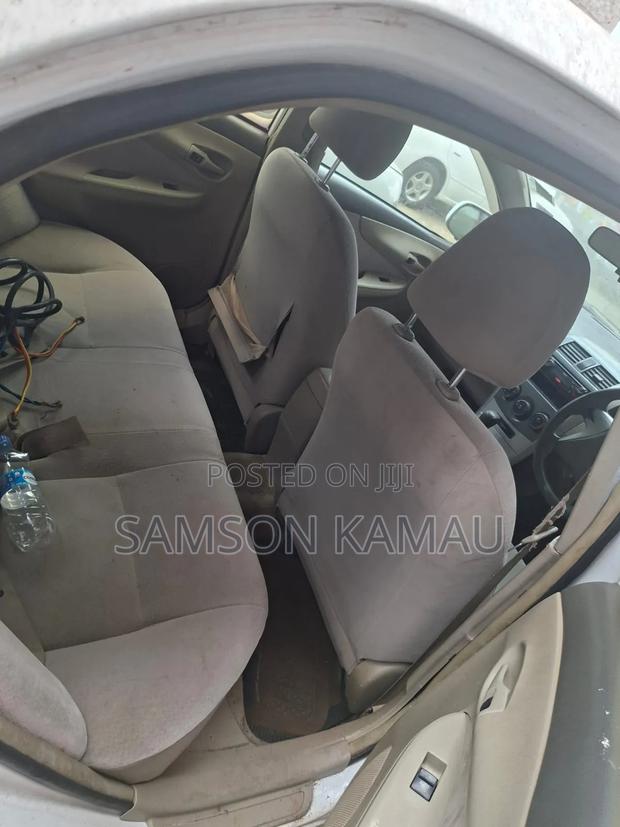 Toyota Raum 2000 Silver