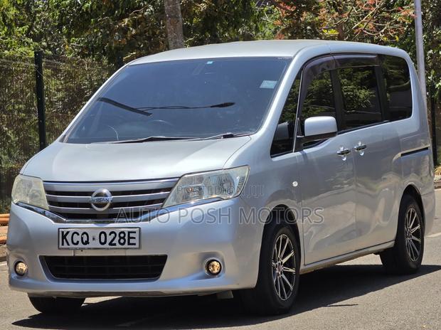 Nissan Serena 2011 Silver