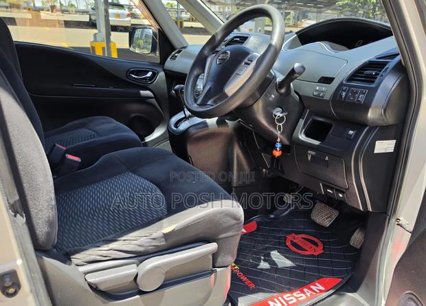 Nissan Serena 2011 Silver