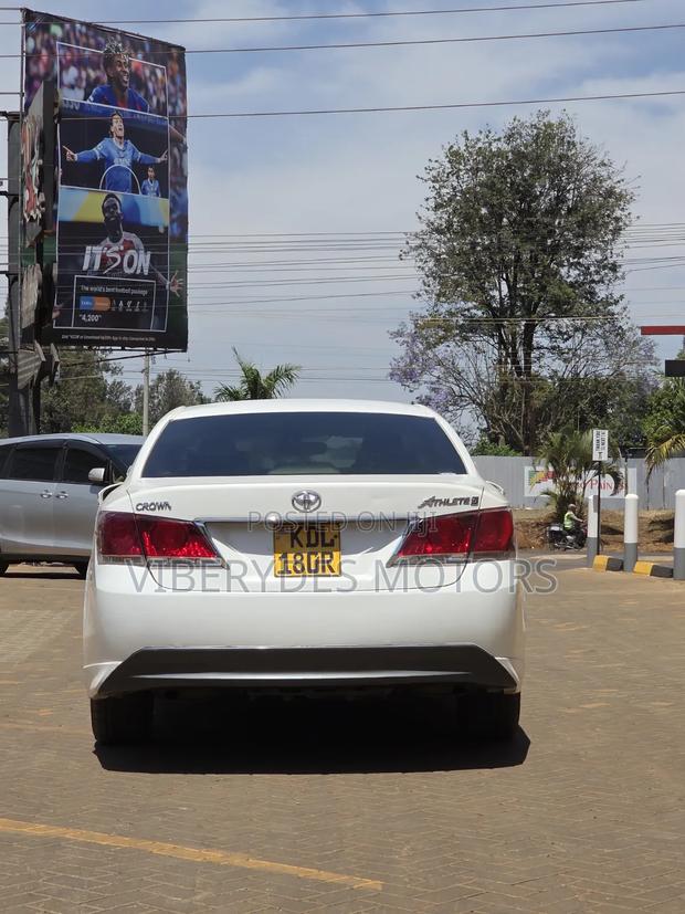 Toyota Crown 2015 White