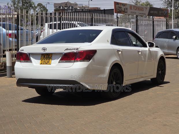 Toyota Crown 2015 White