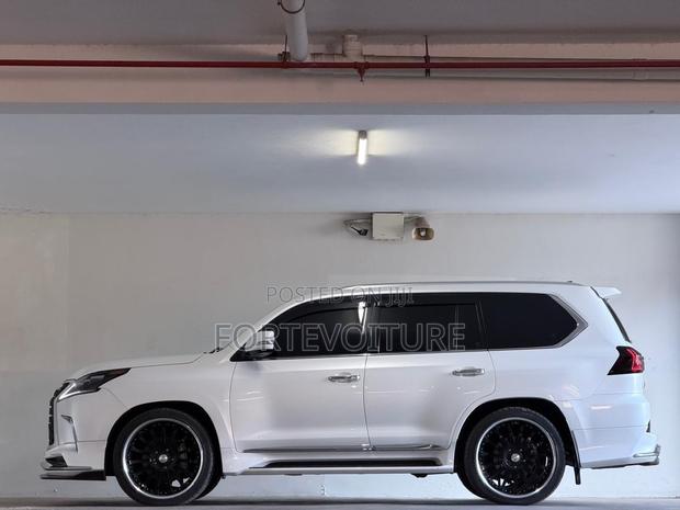 Lexus LX 2018 White