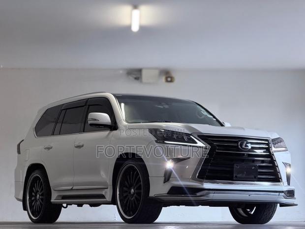 Lexus LX 2018 White