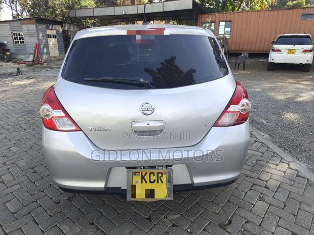 Nissan Tiida 2012 Silver