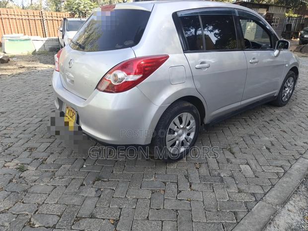 Nissan Tiida 2012 Silver