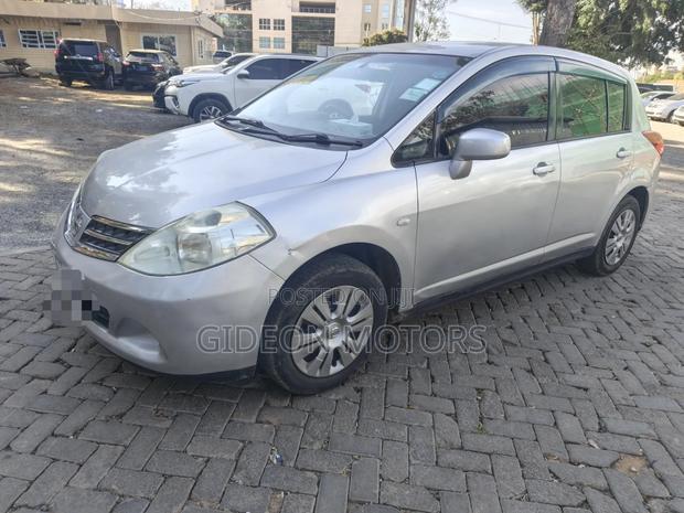 Nissan Tiida 2012 Silver