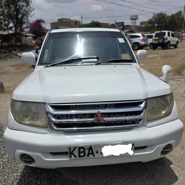 Mitsubishi Pajero IO 2000 Pearl