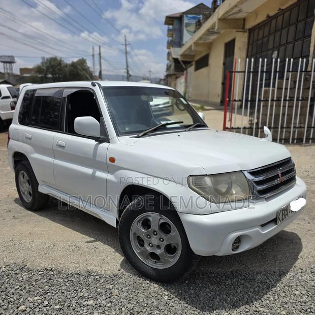 Mitsubishi Pajero IO 2000 Pearl