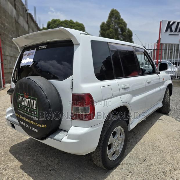 Mitsubishi Pajero IO 2000 Pearl