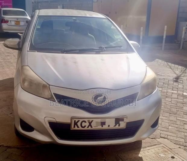 Toyota Vitz 2012 Silver
