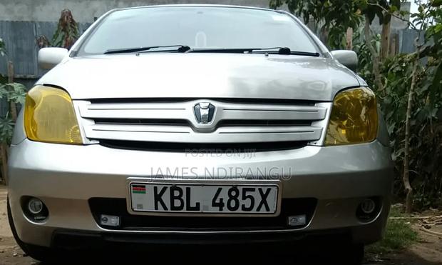 Toyota IST 2003 Gold