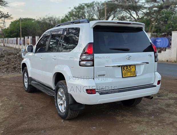 Toyota Land Cruiser Prado 2006 White