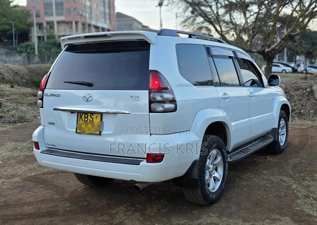 Toyota Land Cruiser Prado 2006 White
