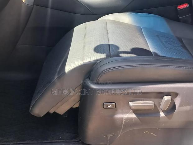 Toyota Alphard 2.5 Hybrid AWD 2019 White