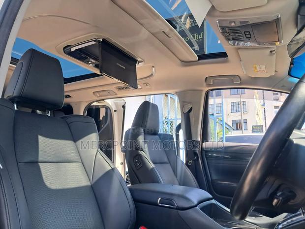 Toyota Alphard 2.5 Hybrid AWD 2019 White