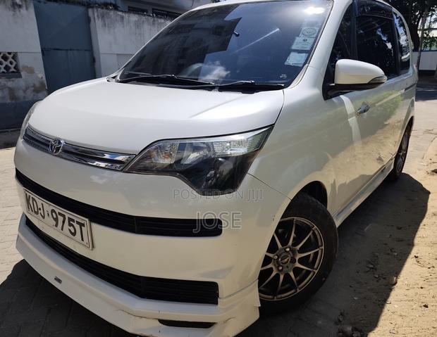 Toyota Spade 2015 White
