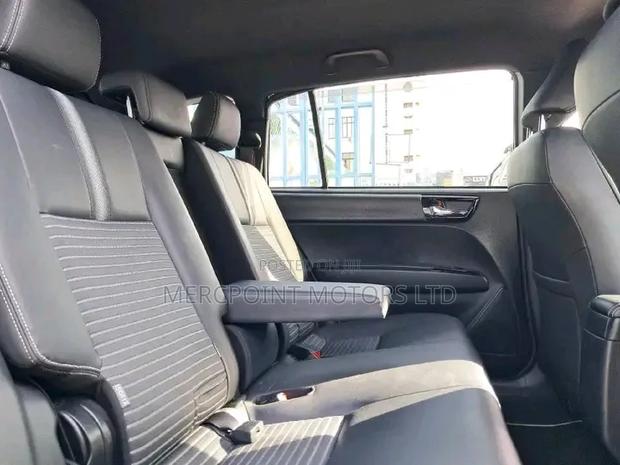 Toyota Corolla Fielder 1.5 Hybrid FWD 2019 Black