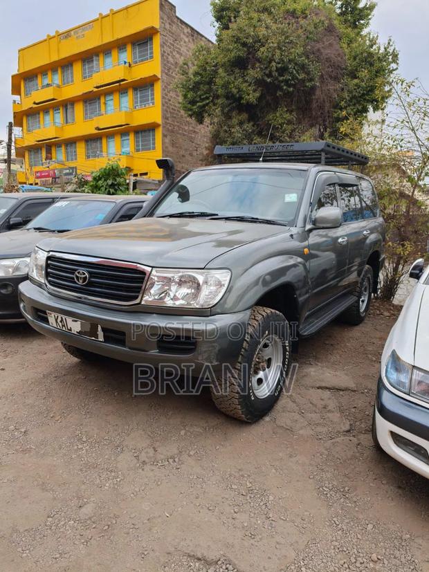 Toyota Land Cruiser 2005 Gray