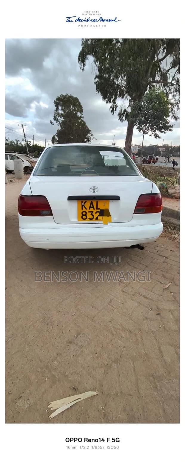 Toyota Corolla 1997 White