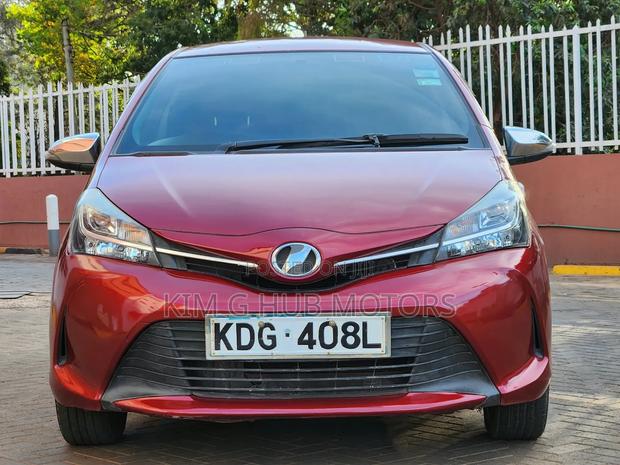 Toyota Vitz 2015 Maroon