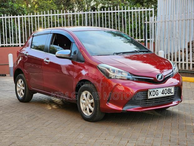 Toyota Vitz 2015 Maroon