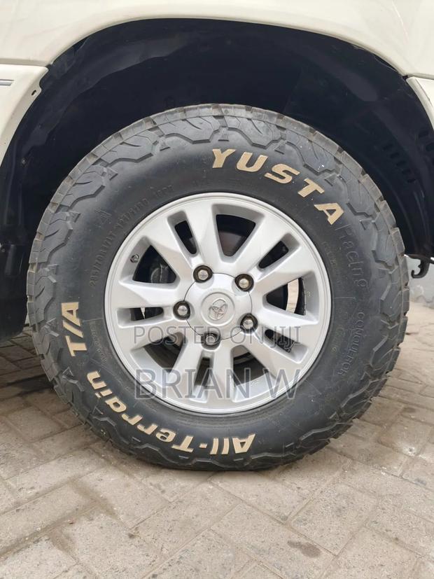 Toyota Land Cruiser 2005 White
