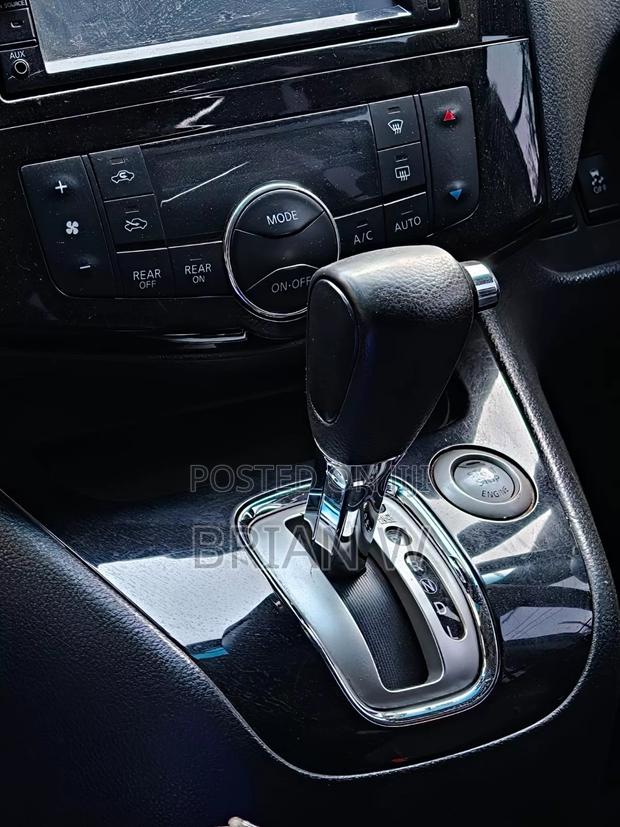 Nissan Serena 2015 Black