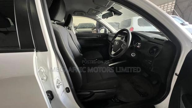 Toyota Corolla Fielder 1.5 Hybrid FWD 2019 White
