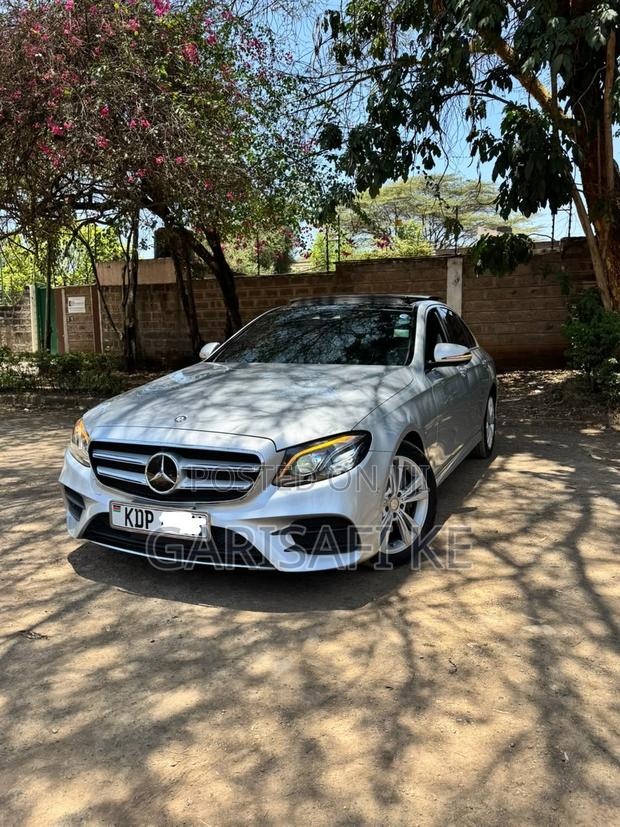 Mercedes-Benz E200 2017 Blue